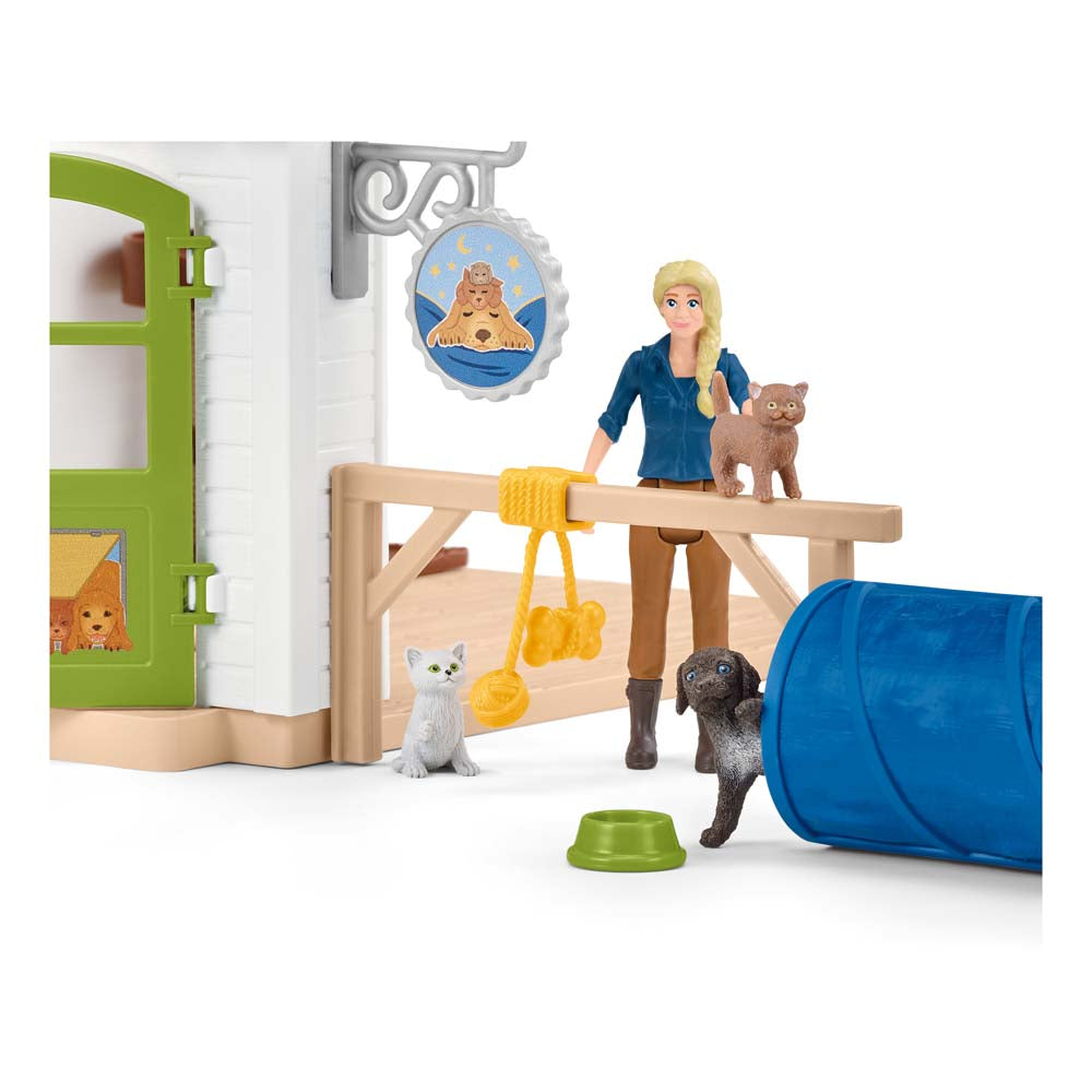 Schleich Farm World Pet Hotel Toy Playset