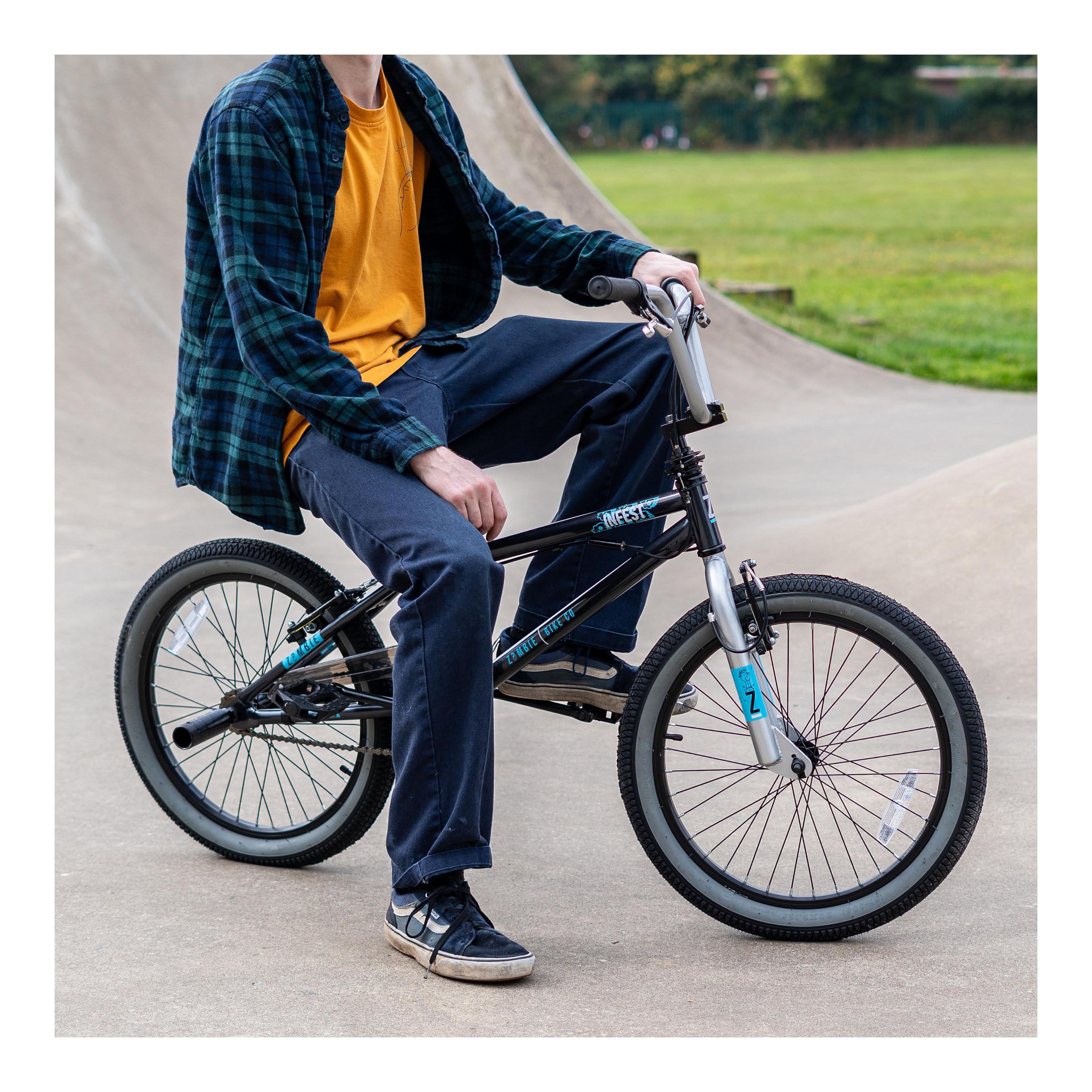 Zombie Infest 20-inch BMX Bike - Black/Blue/Silver